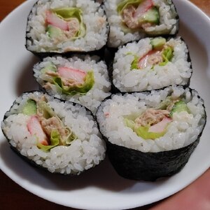 お花見や運動会のお弁当に♫簡単♫サラダ巻き寿司